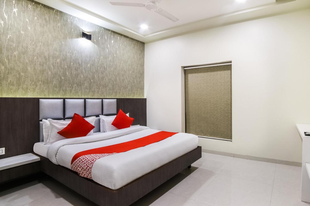 Capital O 41587 Hotel Airport Inn One Ahmedabad Exterior foto