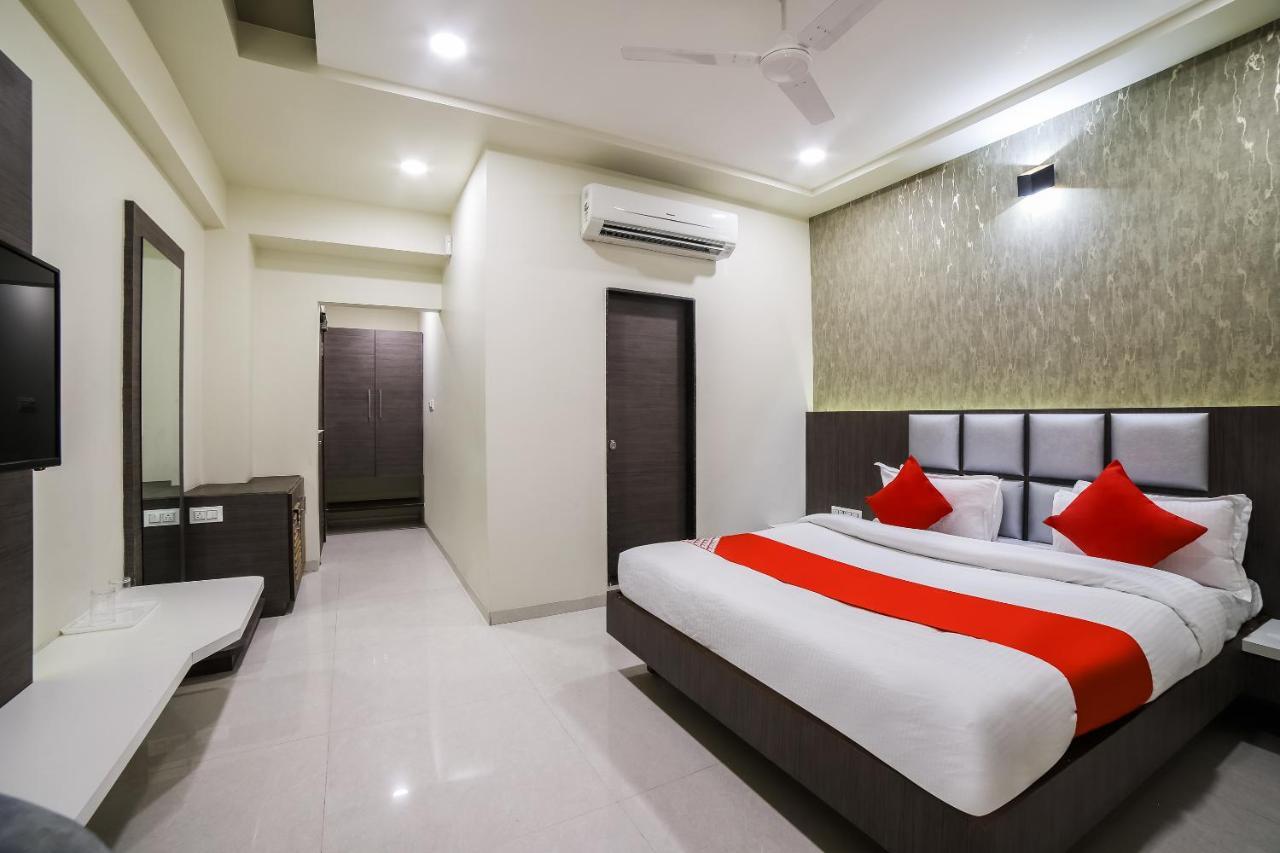 Capital O 41587 Hotel Airport Inn One Ahmedabad Exterior foto