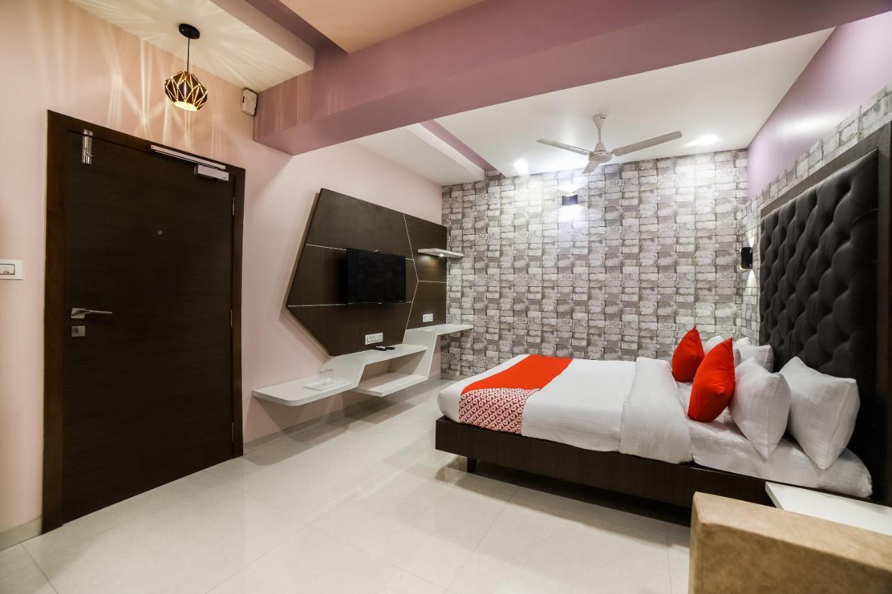 Capital O 41587 Hotel Airport Inn One Ahmedabad Exterior foto