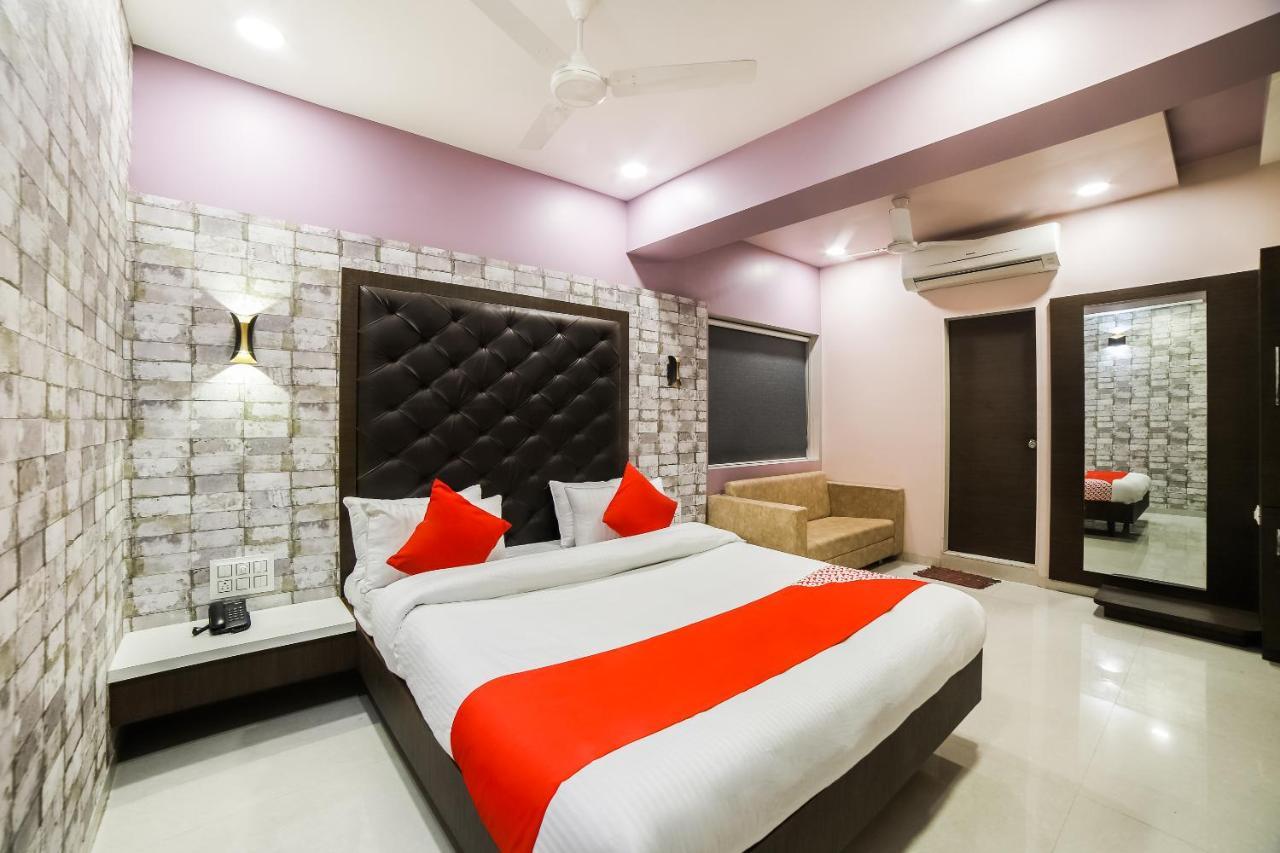 Capital O 41587 Hotel Airport Inn One Ahmedabad Exterior foto