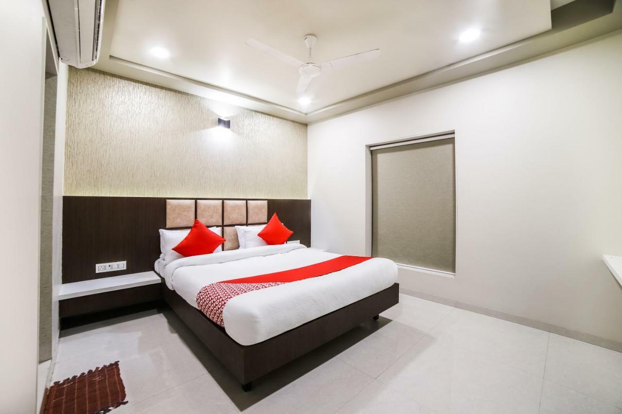 Capital O 41587 Hotel Airport Inn One Ahmedabad Exterior foto
