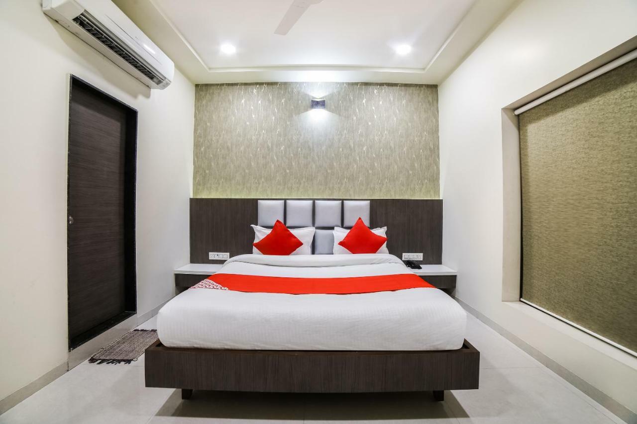 Capital O 41587 Hotel Airport Inn One Ahmedabad Exterior foto